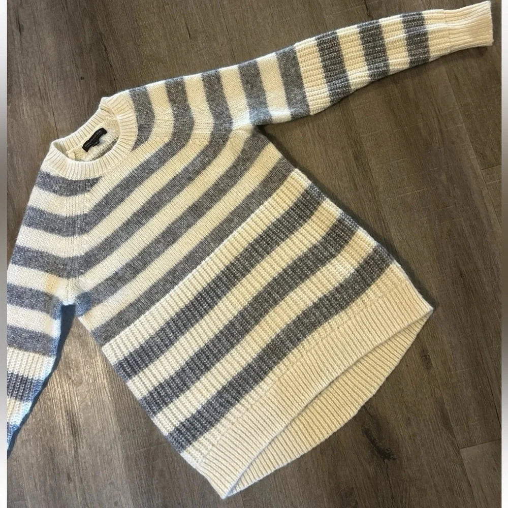 Banana Republic Womens Italian Yarn Sweater Small Ivory Gray‎ Striped Wool Blend